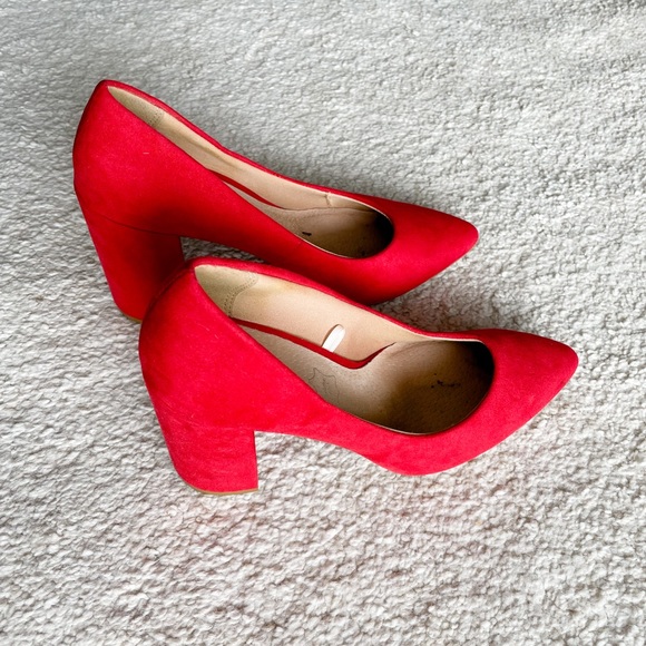 Red heels - Picture 2 of 3